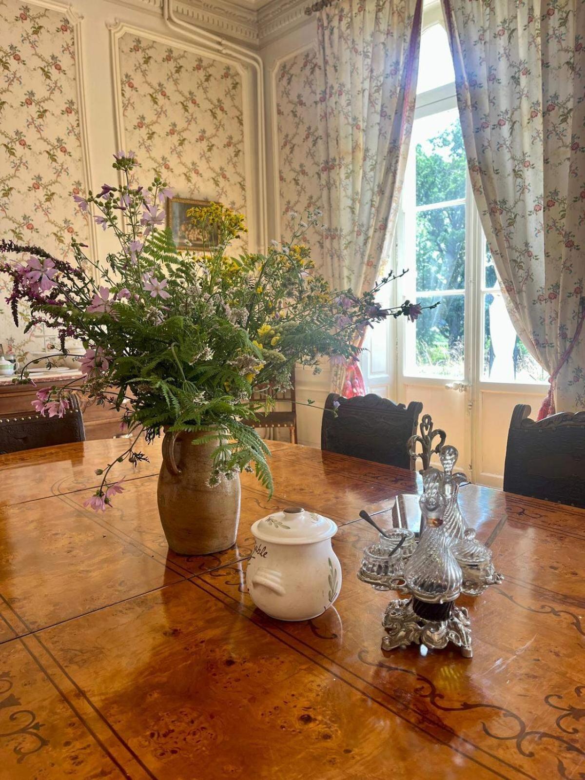 Chateau Le Plessis Sémelay Extérieur photo